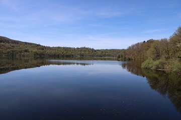 Barrage hydroélectrique sur la rivière Dordogne, ville de Bort-Les-Orgues, département de la Corrèze, France