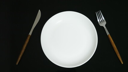 ナイフとフォークと皿