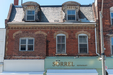 Obraz premium exterior building facade and sign of Sorrel, a French restaurant, located at 1158 Yonge Street in Toronto, Canada