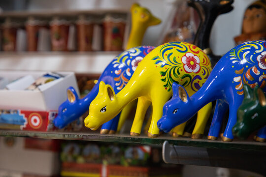 Little ceramic figurines Peruvian handicrafted Souvenirs