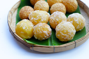 Thai snack, Fried mung bean stuffed balls