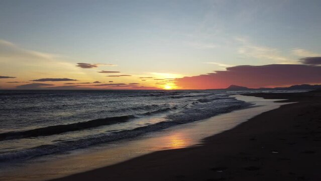 Amanecer en la Playa de Xeraco, para&iacute;so mediterr&aacute;neo (Valencia-Espa&ntilde;a)