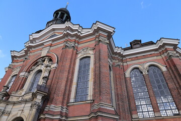 Blick auf die Hamburger St. Michaelis Kirche