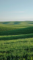 Fototapeta premium b'Picturesque green rolling hills under clear blue sky'