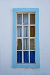 Casas y ventanas antiguas próximas a la playa de Puerto de Sagunto (Valencia-España)