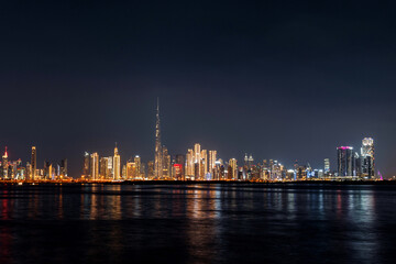 Fototapeta na wymiar view of Dubai downtown cityline at night