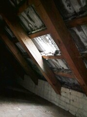 Fototapeta na wymiar Dachboden Abseite im alten Haus