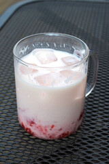 카페 딸기라떼
Cafe Strawberry Latte