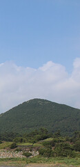 푸른하늘과 산
blue sky and mountains