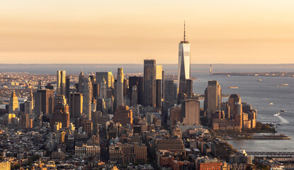 Aerial view of downtown New York City at sunset - obrazy, fototapety, plakaty