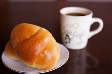 焼きたてのパンと珈琲