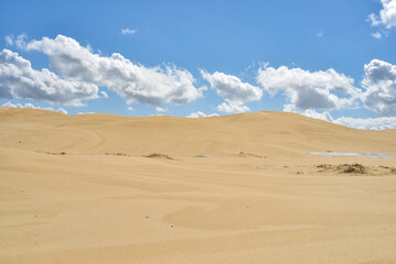 Fototapeta na wymiar walk across the dunes to Tin City