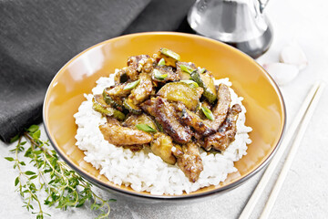 Stir-fried of chicken with zucchini in plate on granite countertop