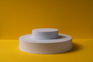 3d geometric standing yellow background