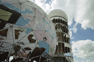 Teufelsberg Berlin  - Abhörstation -  Abandoned - Lostplace - Verlassener Ort - Beatiful Decay - Verlassener Ort - Urbex / Urbexing - Lost Place - Artwork - Creepy