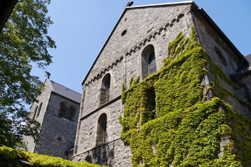 Klosterkirche des romanischen Klosters auf dem Petersberg bei Halle