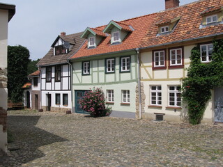 Kleine Fachwerkkhäuser auf dem Münzenberg in Quedlinburg