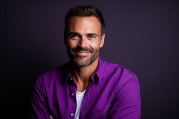 Obraz premium Portrait of a handsome young man in purple shirt. Studio shot.