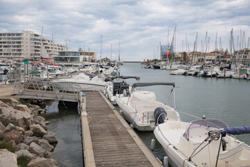 Port Carnon est situ&eacute; au c&oelig;ur de la station baln&eacute;aire de Carnon sur la commune de Mauguio-Carnon dans le d&eacute;partement de l&rsquo;H&eacute;rault.