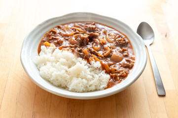 お米にのせられた美味しいハヤシライス