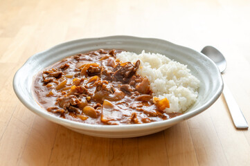お米にのせられた美味しいハヤシライス