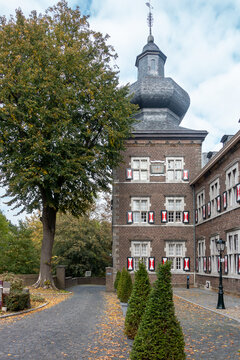 Op het abdijcomplex Rolduc in Kerkrade staat de 17e -eeuwse watertoren in renaissancestijl. De abdij behoort tot de belangrijkste religieuze monumenten van Nederland