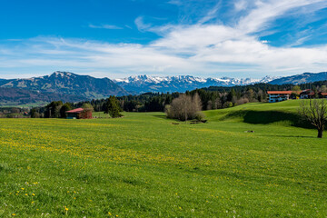 Obraz premium Scenic spring hike to the Stoffelberg near Niedersonthofen in the Allgau