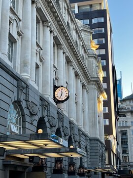 Clock at 7pm