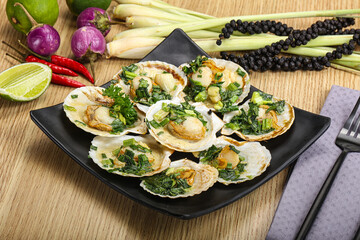 Grilled scallops with green onion