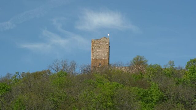 Die Burg Gleichen auf einer Anhöhe in Thüringen