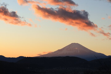 秦野市にある弘法山公園から見る富士山の夕景（こうぼうやま）