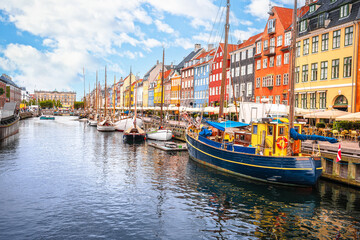 Fototapeta na wymiar Nyhavn scenic harbor of Copenhagen colorful view