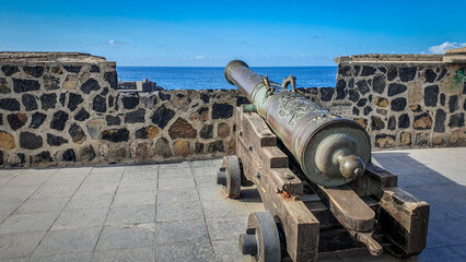 Teneriffa, Spanien: Eine Kanone an der Küste in Puerto de la Cruz