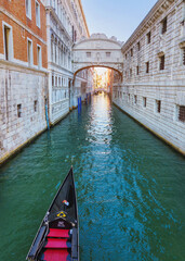 Fototapeta na wymiar View of the gondolas of the Grand Canal on a sunny day in Venice, Italy. Bridge of Sighs.