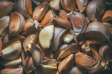 wallpaper many garlic cloves, close-up of garlic, texture, background, organic food ingredient