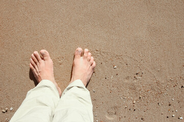 Beautiful traces with feet on sea nature background - 799131867
