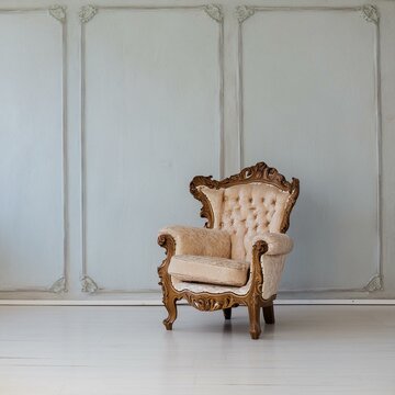 beau fauteuil ancien dans une grande pi&egrave;ce cossue en ia