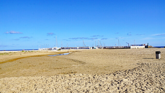 Playa de Comarruga en la costa dorada en El Vendrell, Tarragona, Catalunya, Espa&ntilde;a, Europa