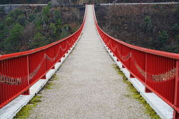 Yume Tsuribashi, Red Suspension Bridge in Hiroshima, Japan - 日本 広島 夢吊橋 - obrazy, fototapety, plakaty