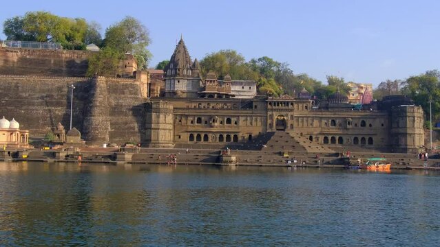 February 24, 2024, Exterior View of the scenic tourist landmark Maheshwar fort (Ahilya Fort) and temple. This monument is on the banks of the Narmada River, Maheshwar, Madhya Pradesh, India.