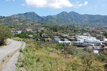San Antonio bei Escazú in Costa Rica bei San José mit den Bergen von Escazu mit den Gipfeln Cerro...