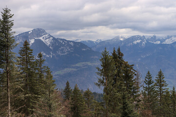 Naklejka premium Wanderregion Savoyen; Blick vom Le Mole nach Südwesten auf Pointe d'Andey (1877) und Roche Parnal (1896)