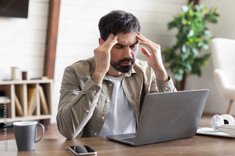 Aufkleber man working on laptop computer, have difficulties