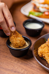Crispy wings with spicy sarsa