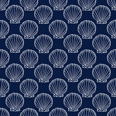 Underwater seamless pattern with seashells line art illustration in white color on dark blue background. Scallop sketch, seashell line drawing. Summer beach ocean print for background, textile, fabric
