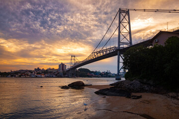 Obraz premium pôr-do-sol ponte Hercílio luz de Florianopolis Santa Catarina Brasil Florianópolis