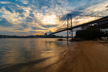 pôr-do-sol ponte Hercílio luz de Florianopolis Santa Catarina Brasil Florianópolis