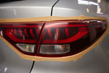 Obraz premium Transformative before and after shots of tail light repainting on a car