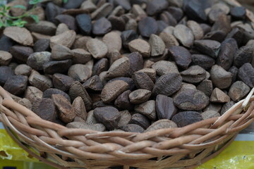 Brazil nuts with shell from Sacolão market