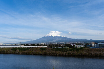 Obraz premium 静岡県富士市から見た冬の富士山